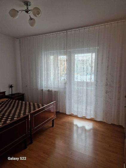 Apartament cu 3 camere decomandat în Rahova