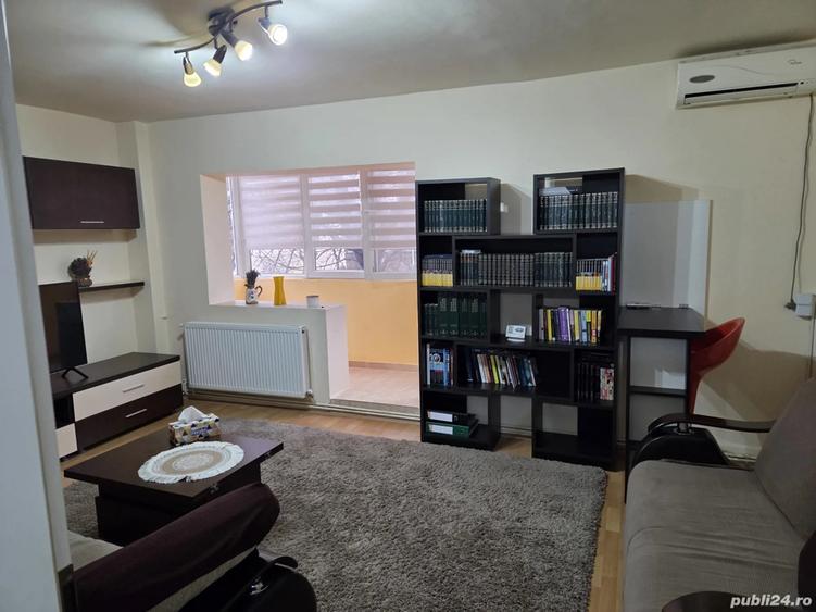 Apartament cu 3 camere decomandat în Craiovița Nouă