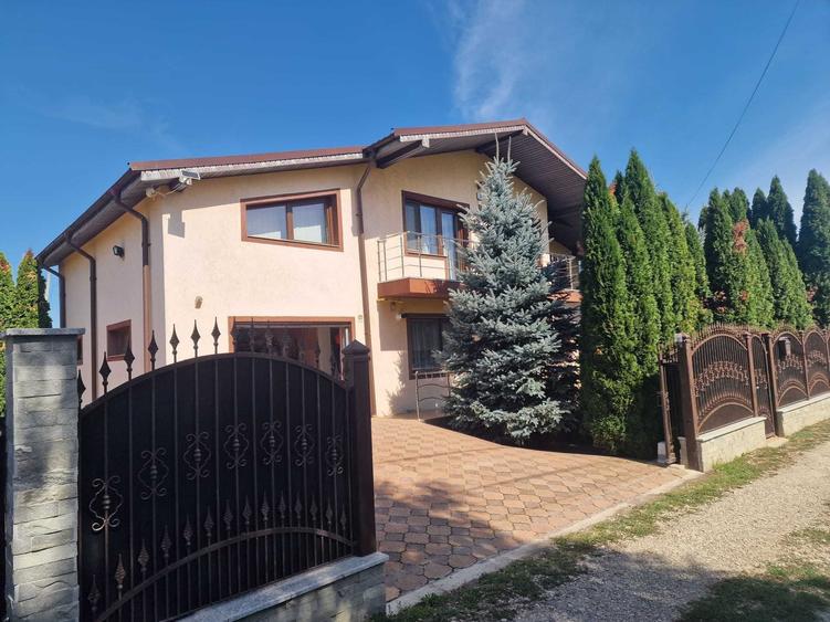 Casă cu 4 camere în Gherăiești