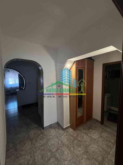 Apartament cu 3 camere decomandat, mobilat în Brăilei