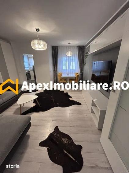 Apartament cu 3 camere semidecomandat în Central