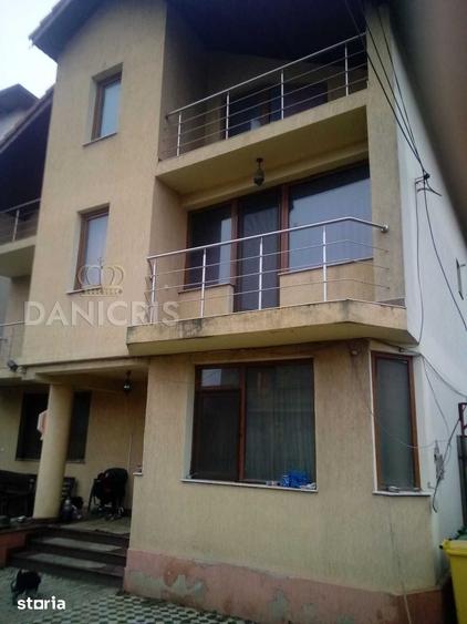 Casă cu 10 camere cu Teren 260 Mp în Coiciu