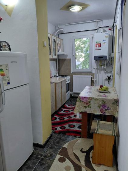 Apartament cu 2 camere semidecomandat în Micro 40