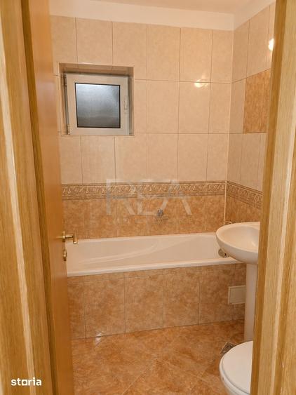 Apartament cu 4 camere semidecomandat în Centrul Civic
