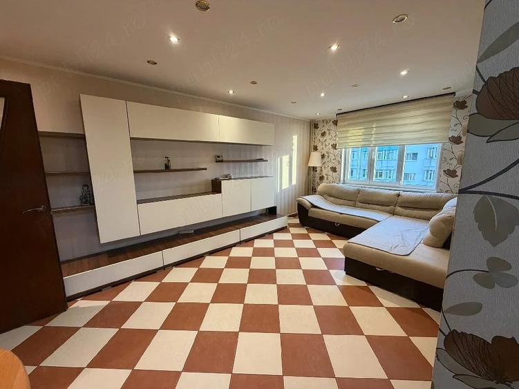 Apartament cu 3 camere semidecomandat în Rahova
