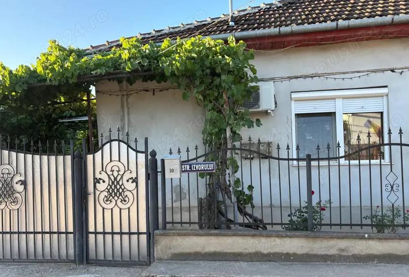 Casă cu 2 camere în Hunedoara