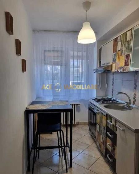 Apartament cu 2 camere decomandat, mobilat în Romană