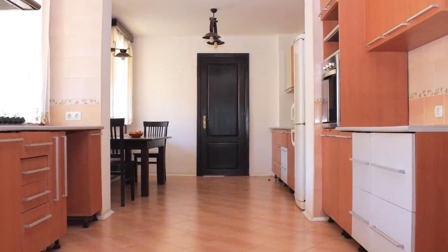 Casă individuală cu 5 camere cu Teren 8900 Mp în Dobreni