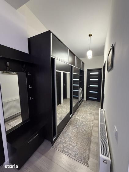 Apartament cu 3 camere în Podu Roș