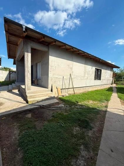 Casă cu Teren 800 Mp în Central