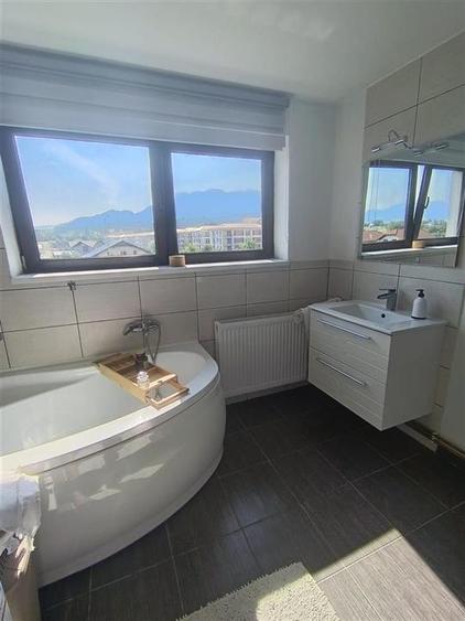 Apartament cu 3 camere decomandat, mobilat în Bran