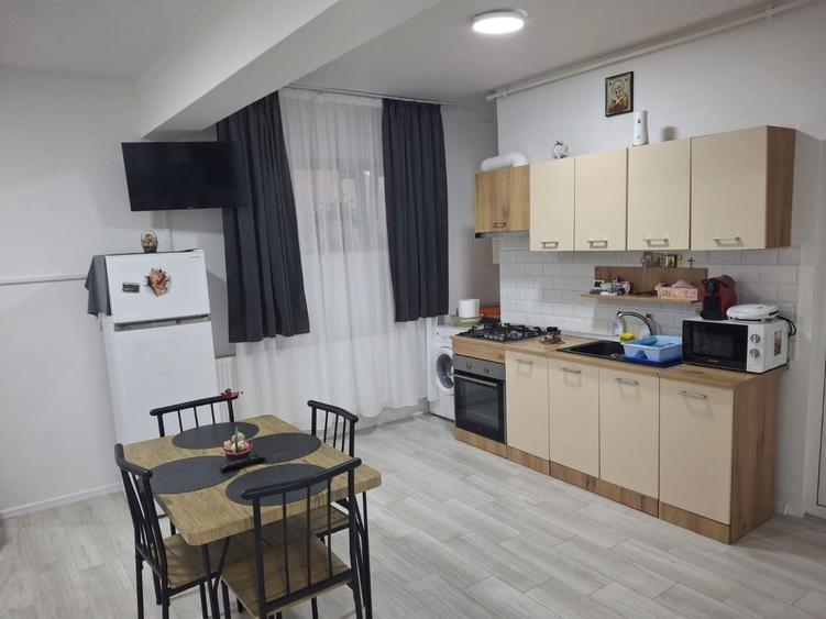 Apartament cu 2 camere semidecomandat, mobilat în Nord