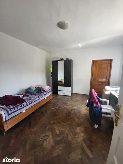 Casă cu 5 camere cu Canalizare în Câlnic