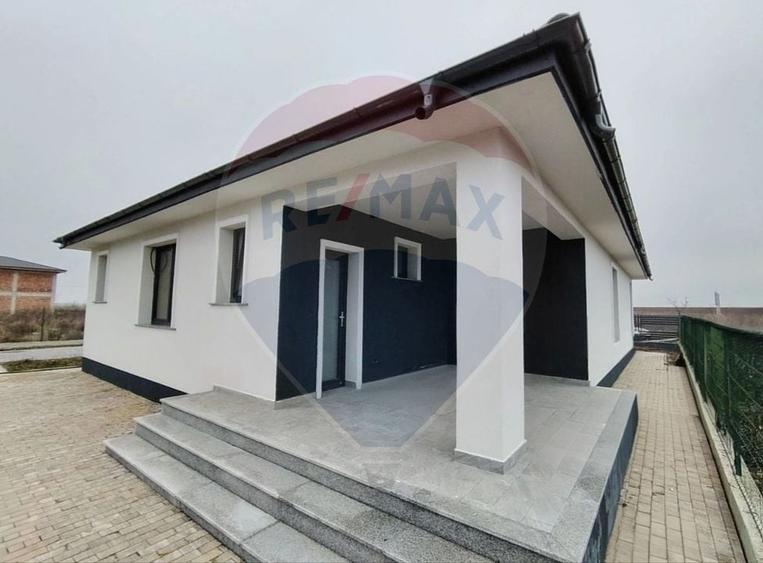 Casă cu 4 camere cu Teren 500 Mp în Vânători