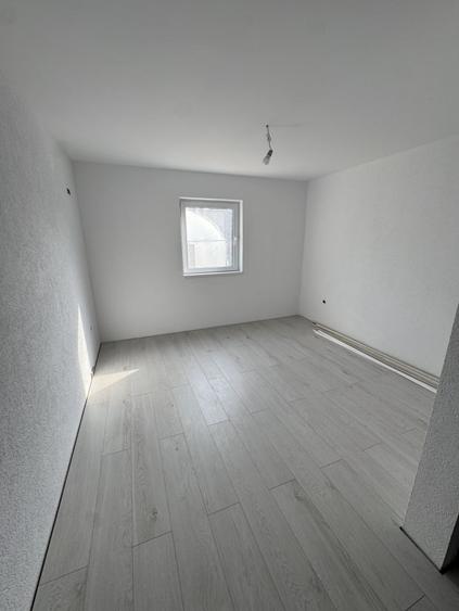 Casă individuală cu 5 camere cu Teren 900 Mp în Palanca