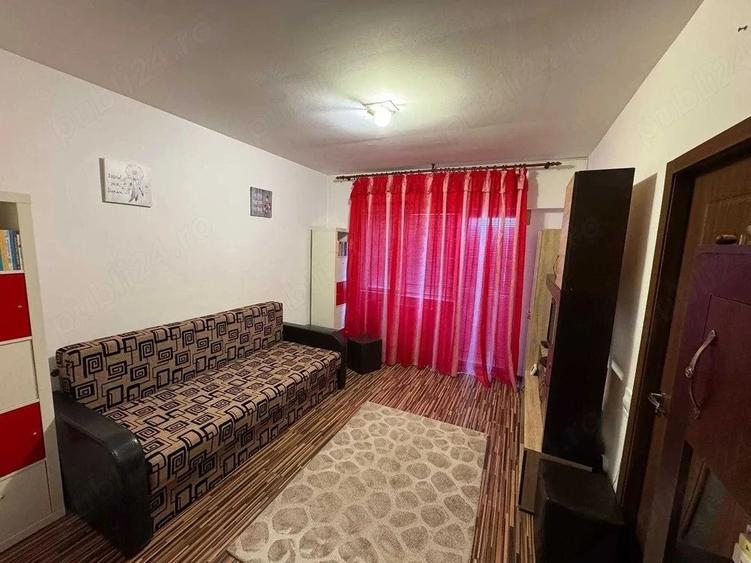 Garsonieră decomandată în Apărătorii Patriei