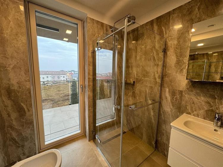 Apartament cu 3 camere semidecomandat, mobilat în Bună Ziua
