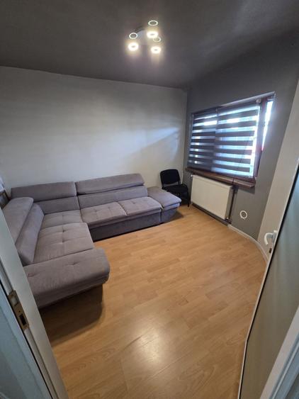 Apartament cu 3 camere decomandat în 9 Mai