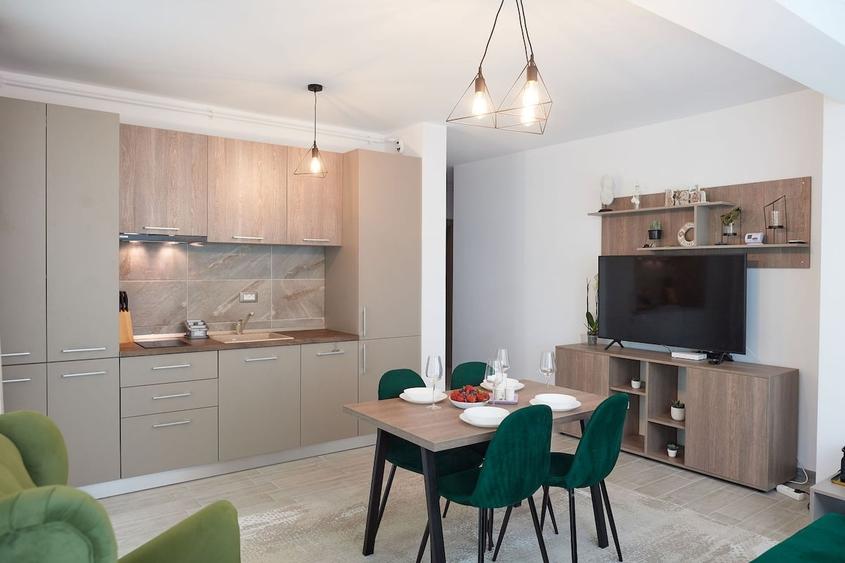 Apartament cu 3 camere decomandat în Mamaia-Sat
