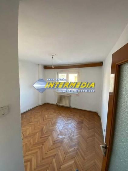 Apartament cu 3 camere decomandat în Cetate