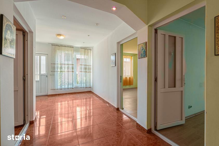 Casă cu 5 camere cu Teren 323 Mp în Giulești