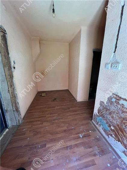 Casă individuală cu 5 camere cu Teren 489 Mp în Central