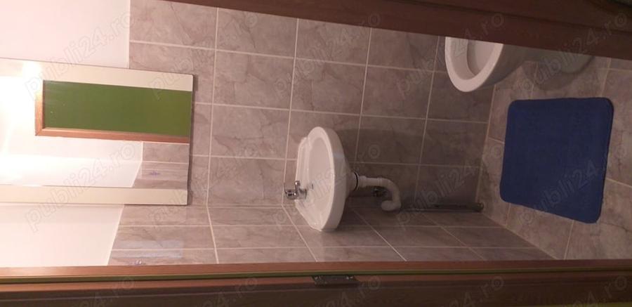 Apartament cu 3 camere semidecomandat în Simeria