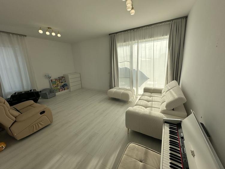 Duplex cu 4 camere cu Canalizare în Sud