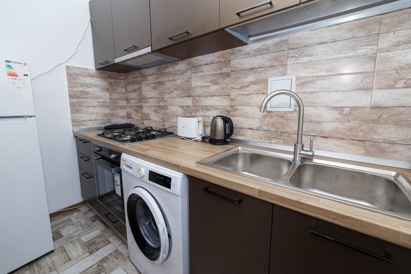 Apartament cu 2 camere semidecomandat, mobilat în Universitate