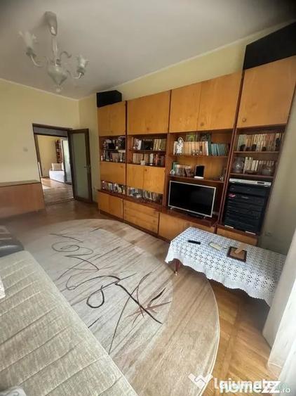 Apartament cu 3 camere semidecomandat în Peninsula