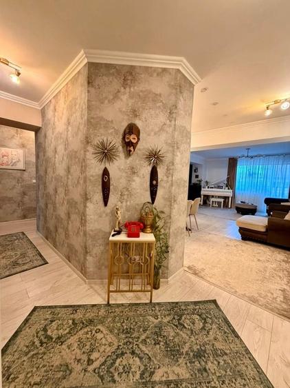 Apartament cu 3 camere decomandat în Costin Georgian