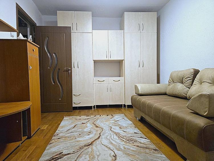 Garsonieră decomandată în Intim