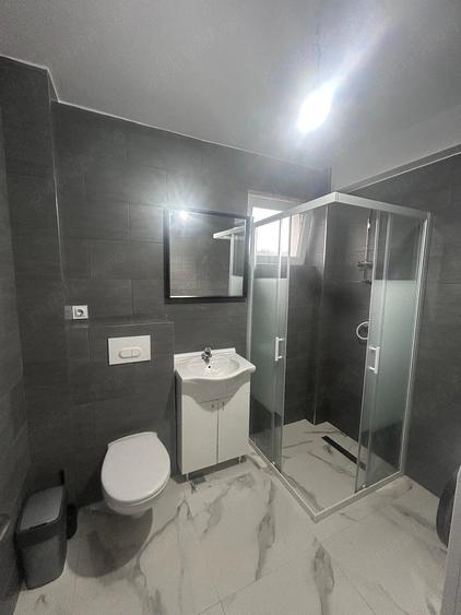Apartament cu 3 camere semidecomandat în Florești