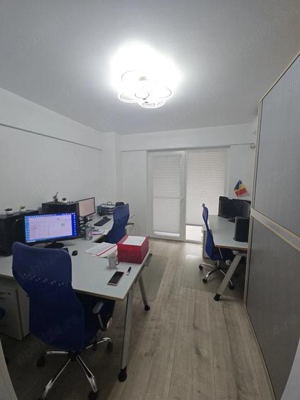 Apartament cu 3 camere decomandat în Exterior Vest