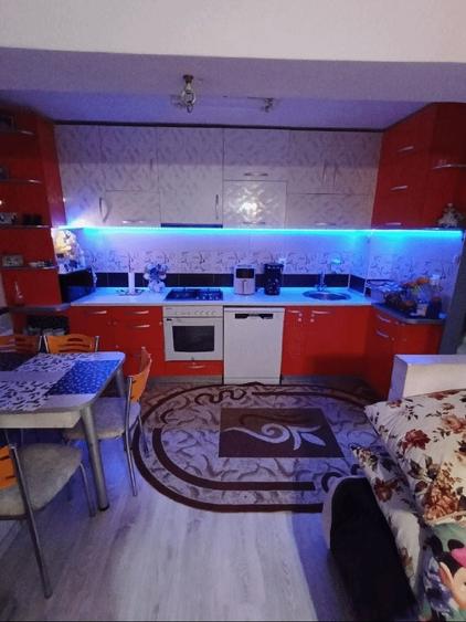 Apartament cu 3 camere decomandat în Florești