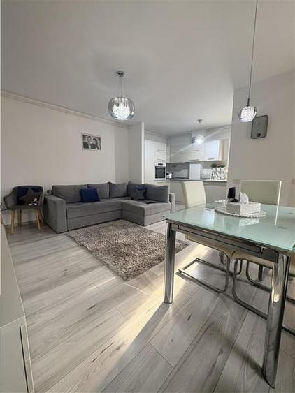 Apartament cu 3 camere decomandat, mobilat în Poarta 6