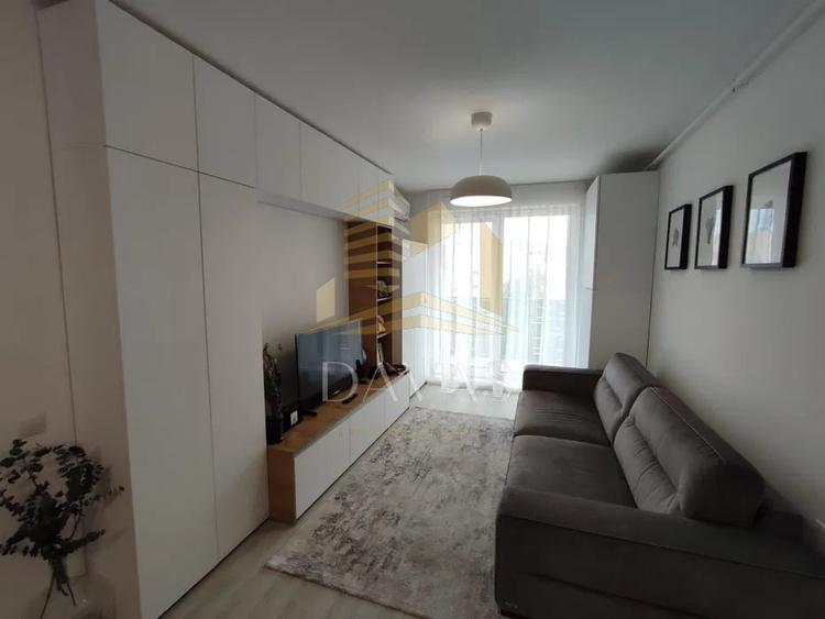 Apartament cu 3 camere semidecomandat, mobilat în Semicentral