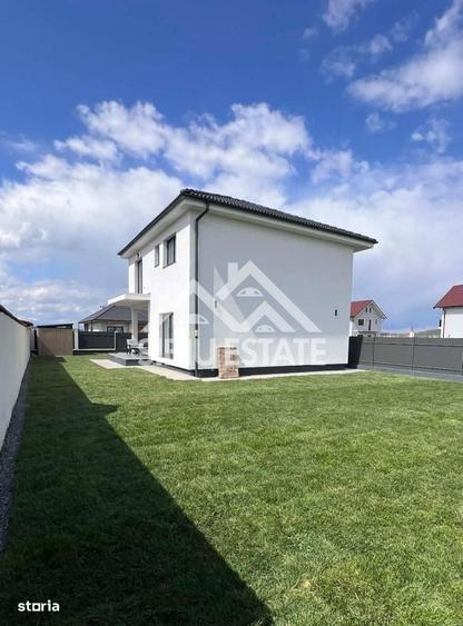Casă cu 4 camere în Cristian