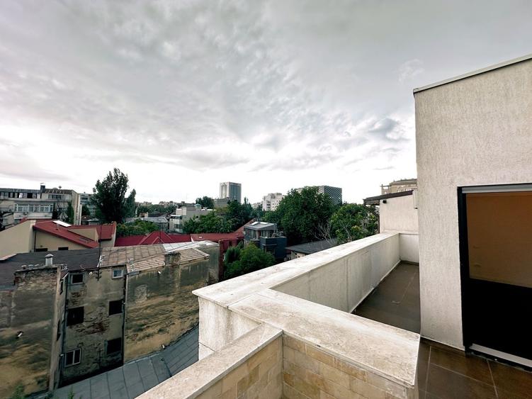 Apartament cu 3 camere decomandat în Polonă