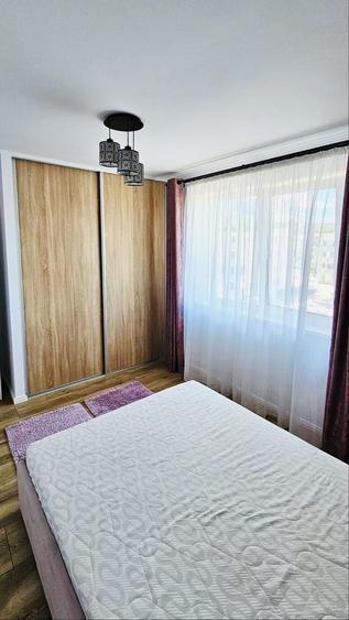 Apartament cu 3 camere decomandat în Florești
