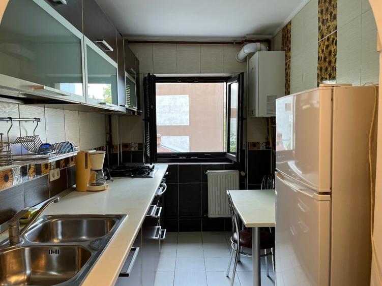 Apartament cu 3 camere semidecomandat, mobilat în Vatra Luminoasă