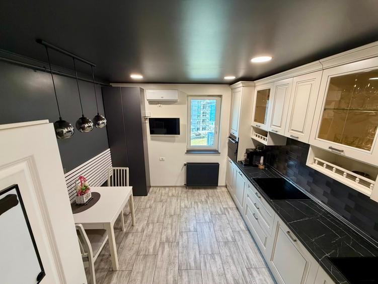 Apartament cu 3 camere decomandat în Peninsula