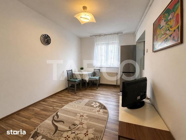 Apartament cu 3 camere semidecomandat în Tineretului