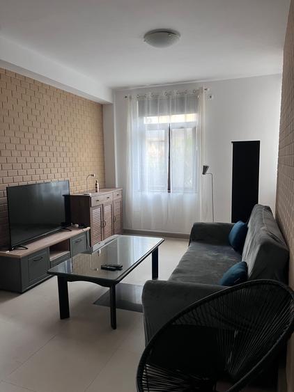 Apartament cu 3 camere semidecomandat în Exterior Vest
