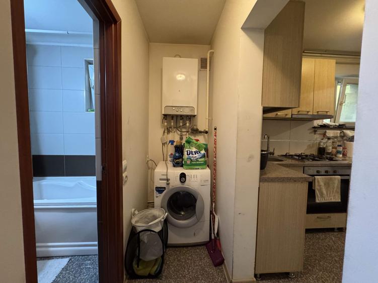 Apartament cu 3 camere semidecomandat în Central