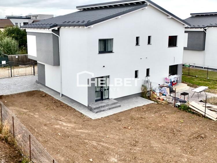 Duplex cu 4 camere cu Canalizare în Sânpetru