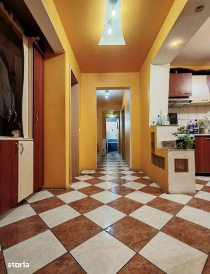Apartament cu 4 camere decomandat în Rogerius