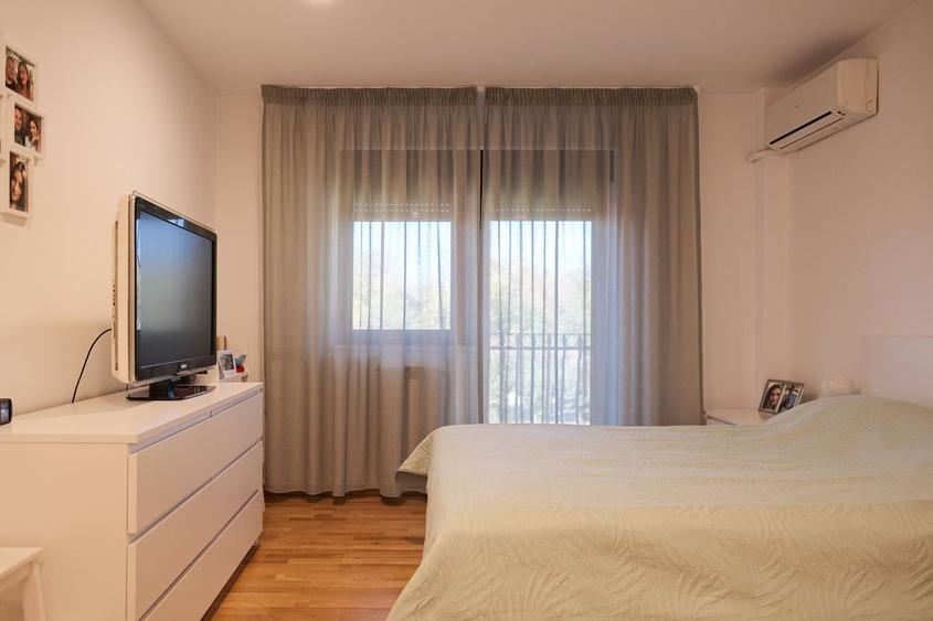 Casă individuală cu 10 camere cu Canalizare în Central