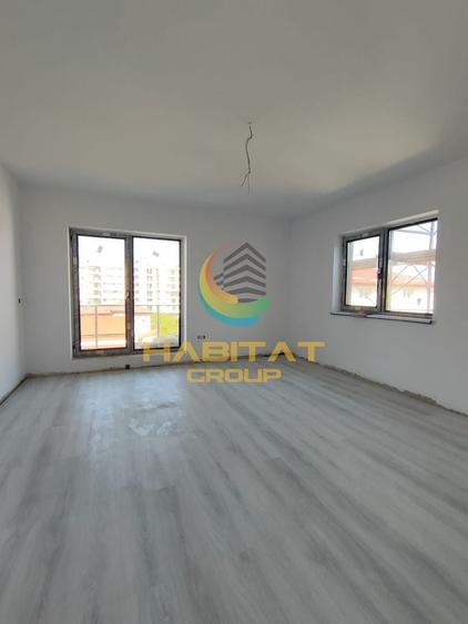 Apartament cu 3 camere semidecomandat în Berceni