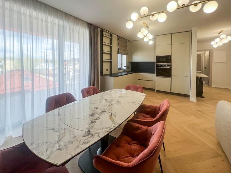 Apartament cu 3 camere semidecomandat, mobilat în Iancu Nicolae